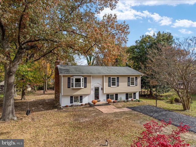 7963 OAK RD, Pasadena, MD 21122