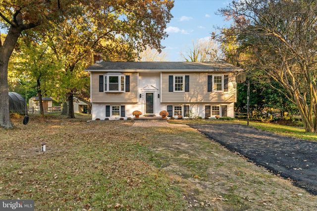 7963 OAK RD, Pasadena, MD 21122