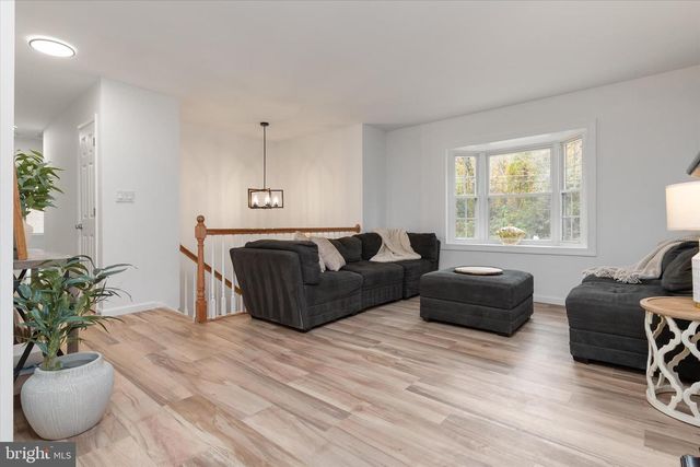 7963 OAK RD, Pasadena, MD 21122