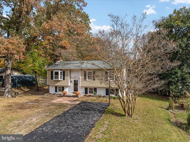 7963 OAK RD, Pasadena, MD 21122