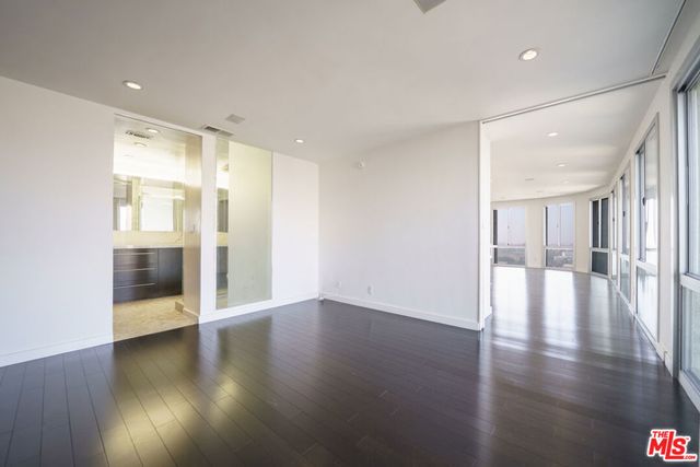 800 W 1st Street 2110, Los Angeles, CA 90012