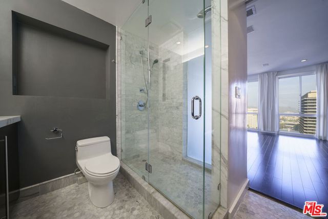 800 W 1st Street 2110, Los Angeles, CA 90012