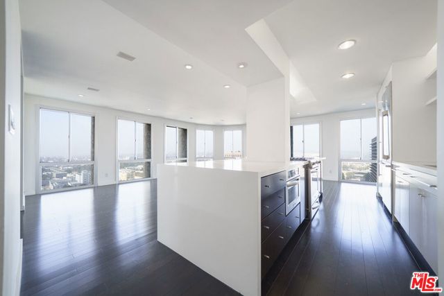 800 W 1st Street 2110, Los Angeles, CA 90012