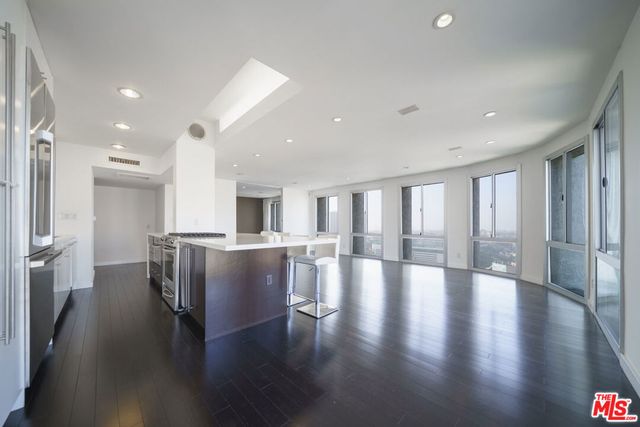 800 W 1st Street 2110, Los Angeles, CA 90012