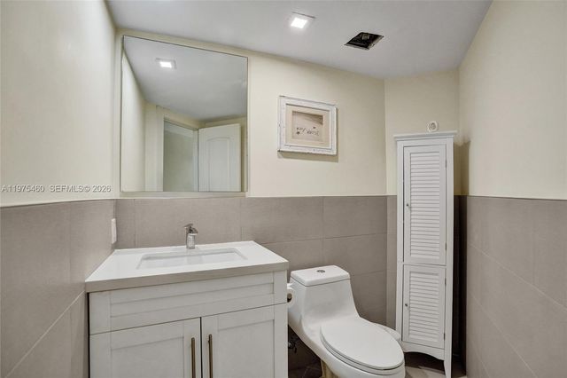 1936 S Ocean 21D, Hallandale Beach, FL 33009