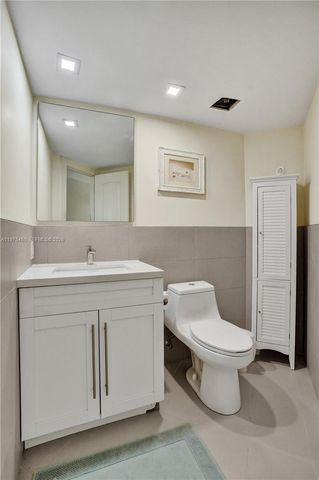 1936 S Ocean 21D, Hallandale Beach, FL 33009