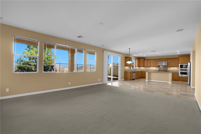 7 Plaza Valenza, Lake Elsinore, CA 92532