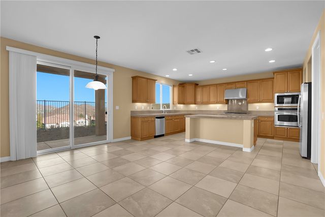 7 Plaza Valenza, Lake Elsinore, CA 92532