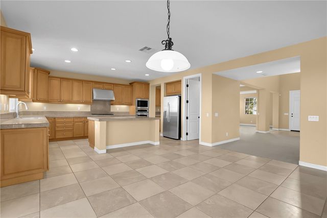 7 Plaza Valenza, Lake Elsinore, CA 92532