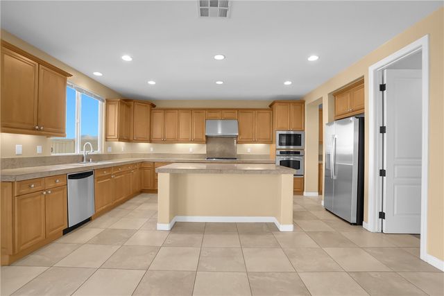 7 Plaza Valenza, Lake Elsinore, CA 92532