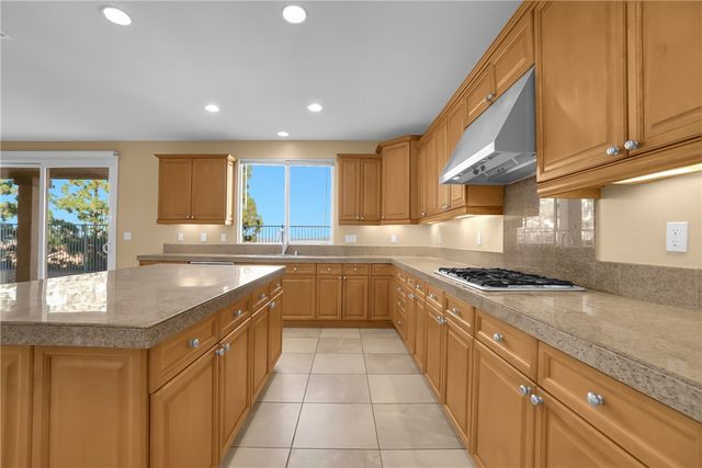 7 Plaza Valenza, Lake Elsinore, CA 92532