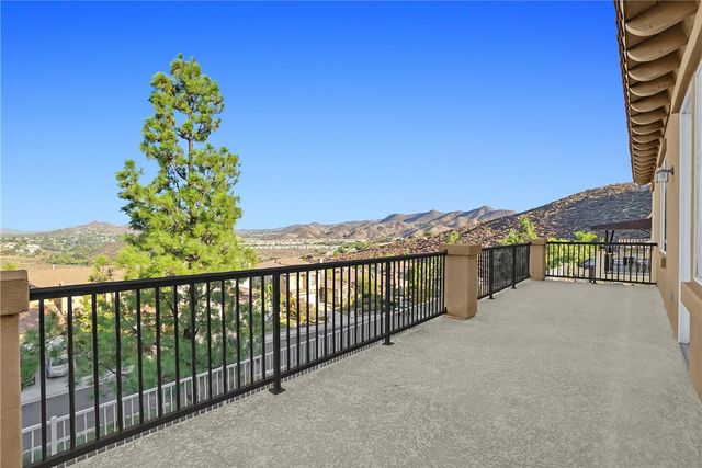 7 Plaza Valenza, Lake Elsinore, CA 92532