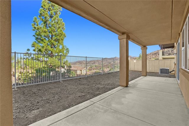 7 Plaza Valenza, Lake Elsinore, CA 92532