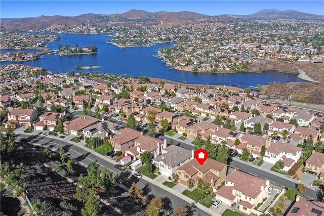 7 Plaza Valenza, Lake Elsinore, CA 92532