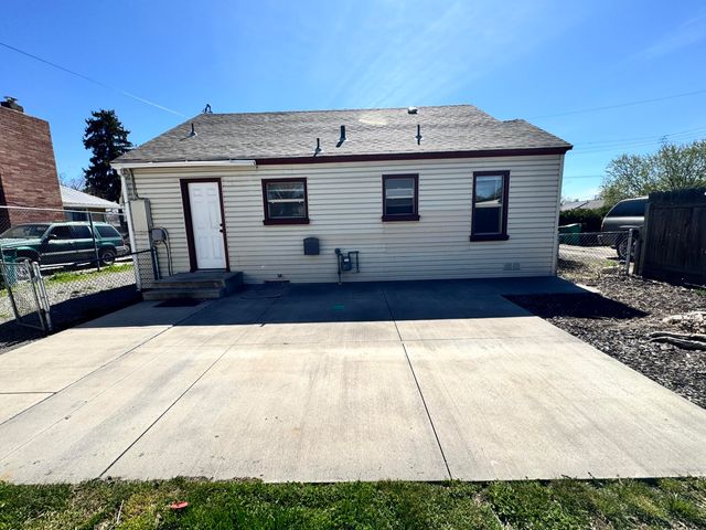 2533 Applegate Avenue, Klamath Falls, OR 97601