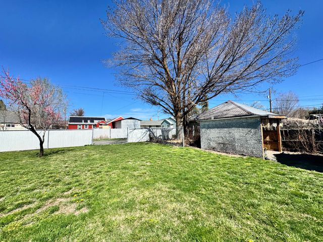 2533 Applegate Avenue, Klamath Falls, OR 97601