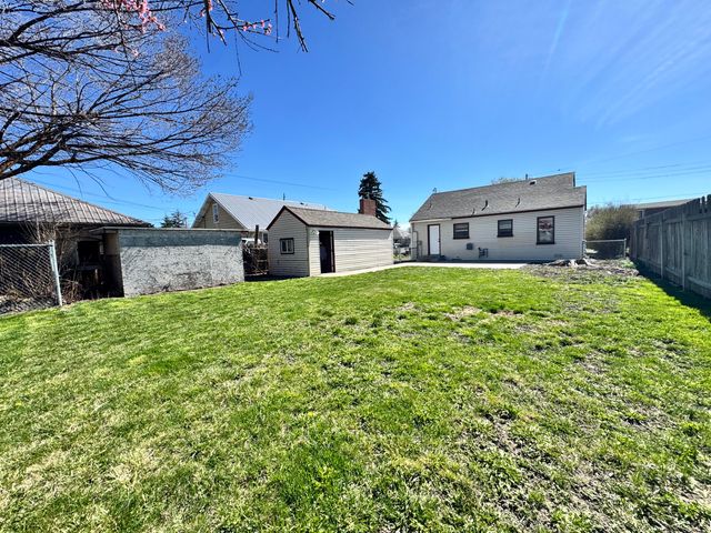 2533 Applegate Avenue, Klamath Falls, OR 97601