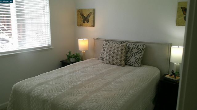 104 Johnson Ln, Martinez, CA 94553