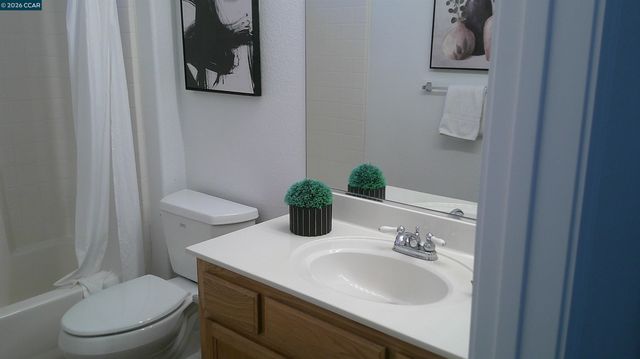 104 Johnson Ln, Martinez, CA 94553