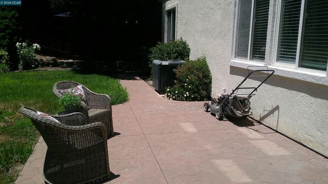 104 Johnson Ln, Martinez, CA 94553