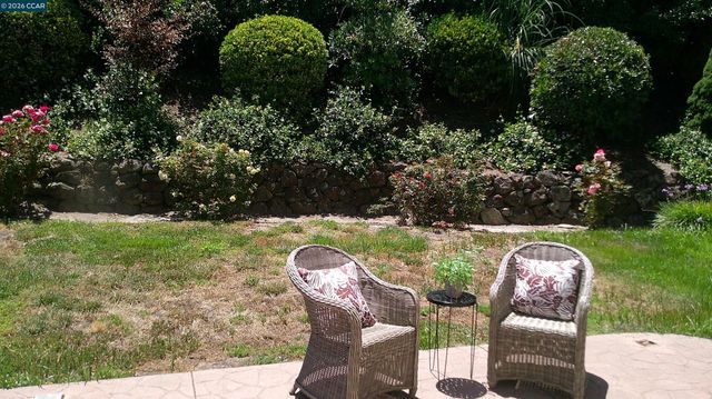 104 Johnson Ln, Martinez, CA 94553