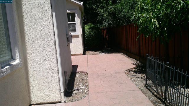 104 Johnson Ln, Martinez, CA 94553