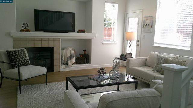 104 Johnson Ln, Martinez, CA 94553