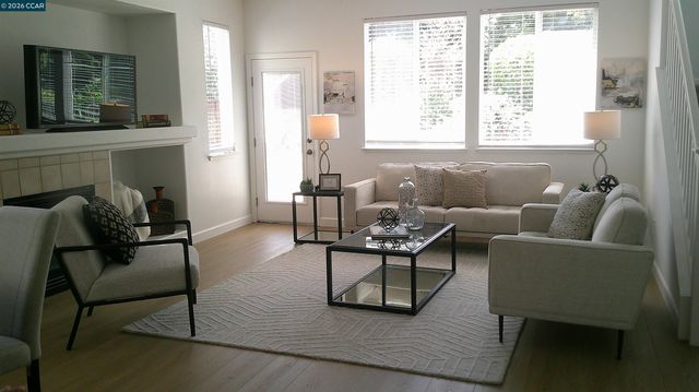 104 Johnson Ln, Martinez, CA 94553