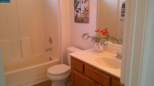 104 Johnson Ln, Martinez, CA 94553