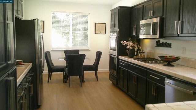 104 Johnson Ln, Martinez, CA 94553