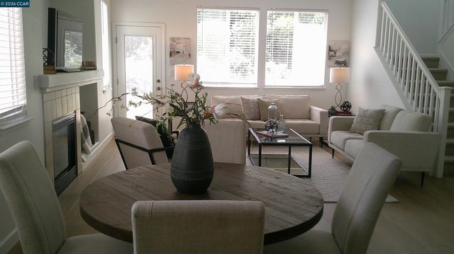 104 Johnson Ln, Martinez, CA 94553