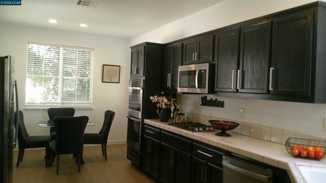 104 Johnson Ln, Martinez, CA 94553