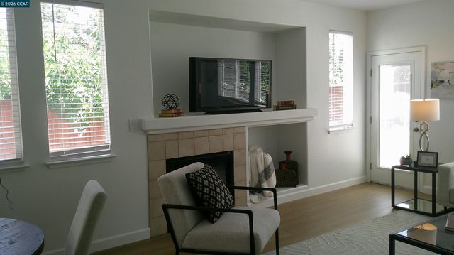 104 Johnson Ln, Martinez, CA 94553
