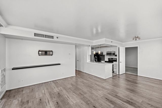 3525 Sage Road 504, Houston, TX 77056