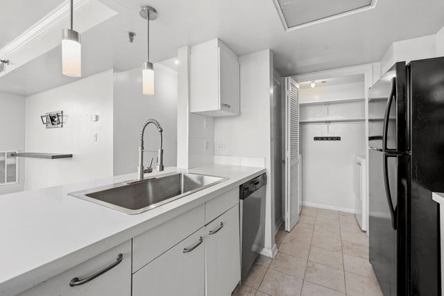 3525 Sage Road 504, Houston, TX 77056