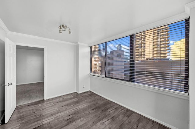 3525 Sage Road 504, Houston, TX 77056