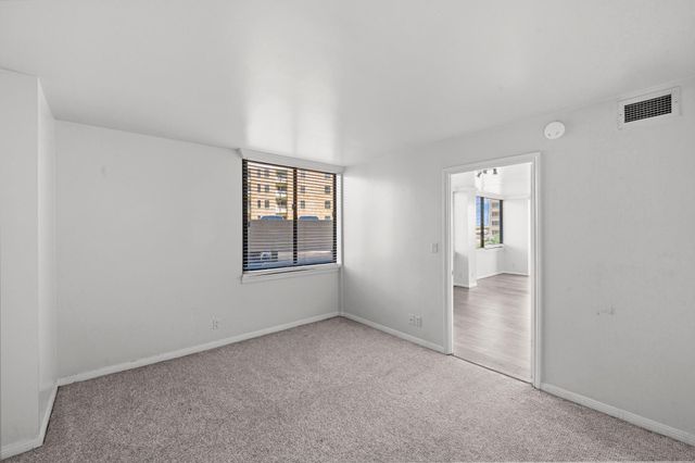 3525 Sage Road 504, Houston, TX 77056