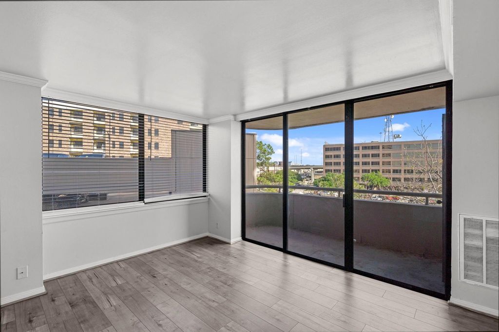 3525 Sage Road 504, Houston, TX 77056