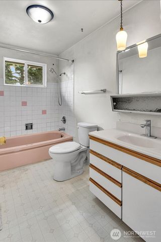 2528 166th Avenue NE, Bellevue, WA 98008