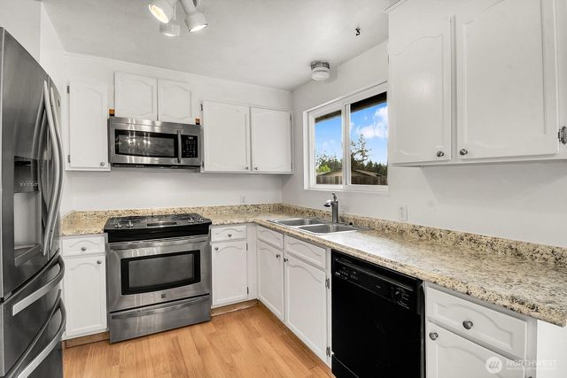 2528 166th Avenue NE, Bellevue, WA 98008
