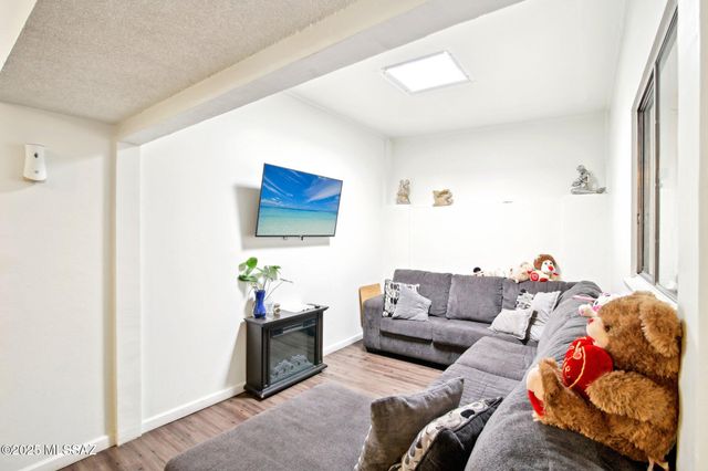 914 W Wedwick Street, Tucson, AZ 85706