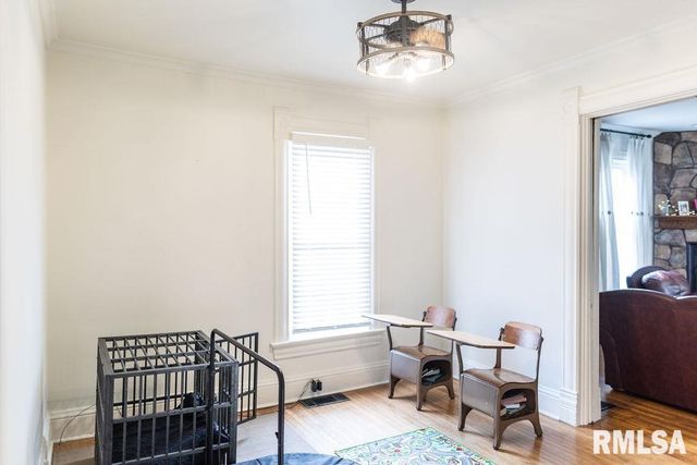 306 W FREMONT Street, Elmwood, IL 61529