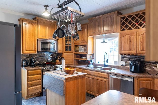 306 W FREMONT Street, Elmwood, IL 61529