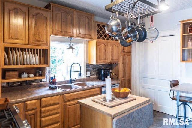 306 W FREMONT Street, Elmwood, IL 61529