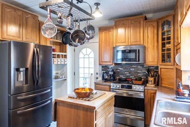 306 W FREMONT Street, Elmwood, IL 61529