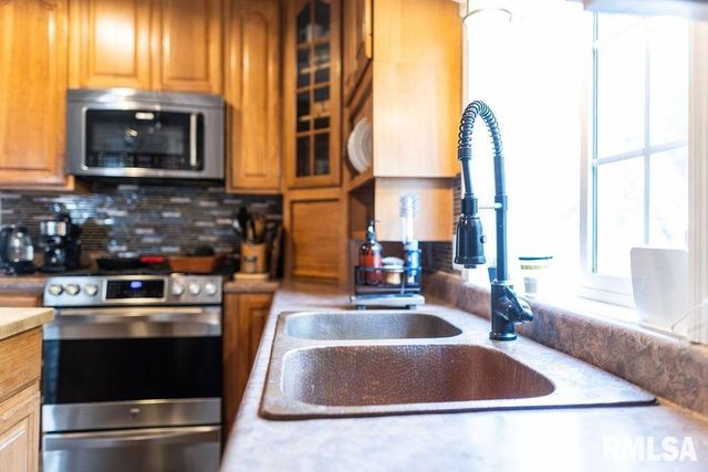 306 W FREMONT Street, Elmwood, IL 61529