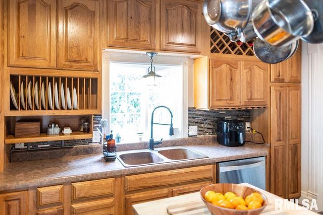 306 W FREMONT Street, Elmwood, IL 61529