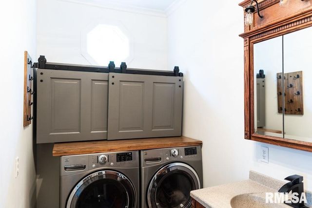 306 W FREMONT Street, Elmwood, IL 61529