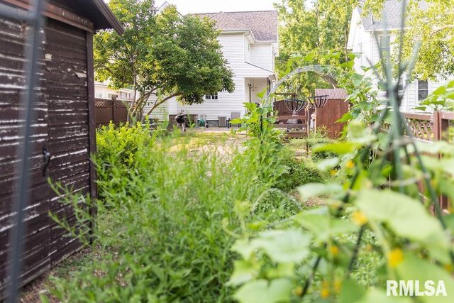 306 W FREMONT Street, Elmwood, IL 61529