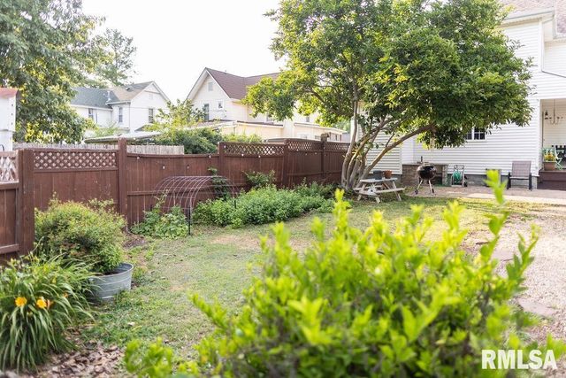 306 W FREMONT Street, Elmwood, IL 61529